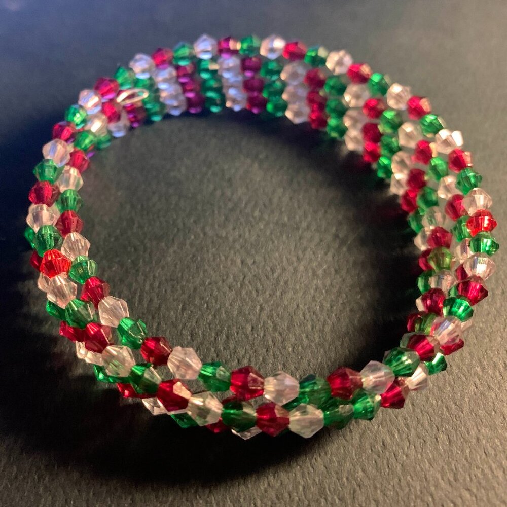 Holiday glass bicone bead coil bracelet "Deck the halls"